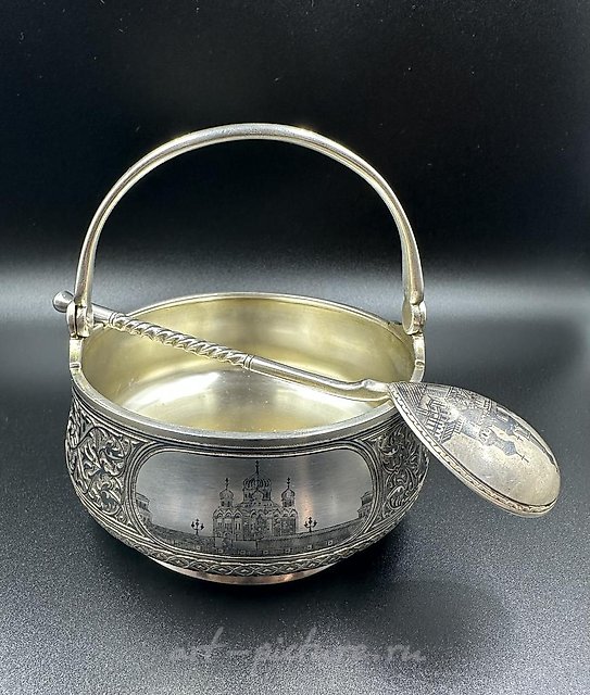 Silver vase with blackened decoration, Semenov. Russia, 1908 - 1917.