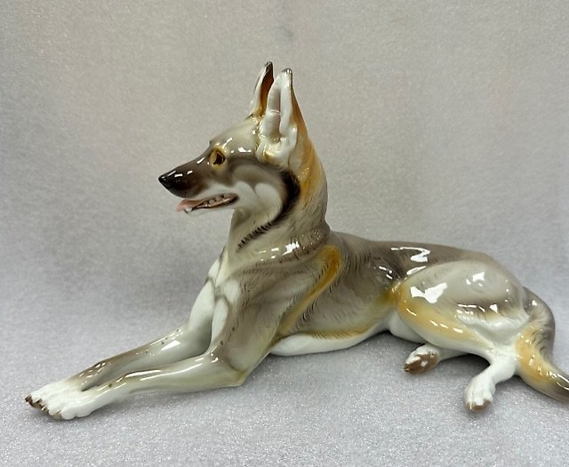 瓷制雕像 "德国牧羊犬"。Nymphenburg