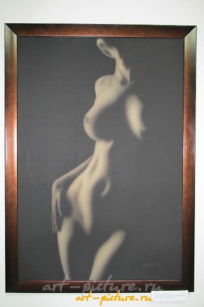 The translation of "Грация 5 холст" into English is "Grace 5 canvas."