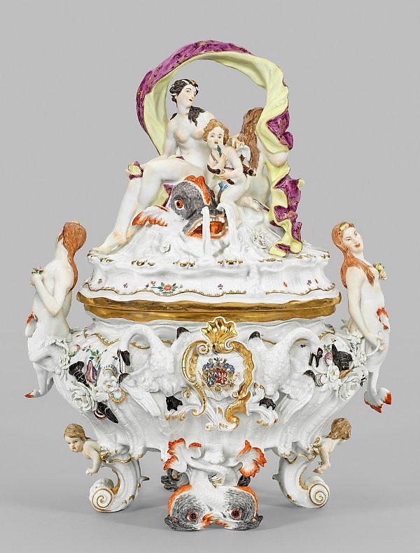 Splendid Meissen covered tureen with Galatea from the Swan Service.