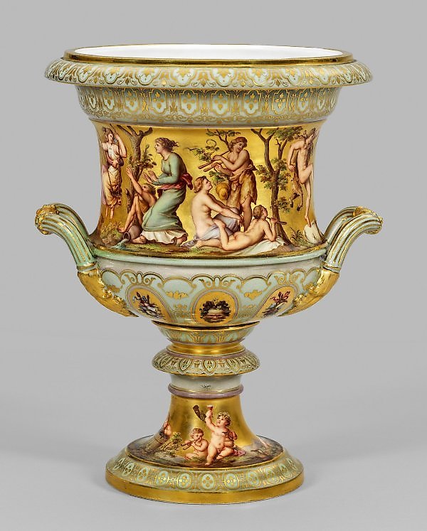 Роскошная ваза Meissen с бакханальскими сценами: описание и история