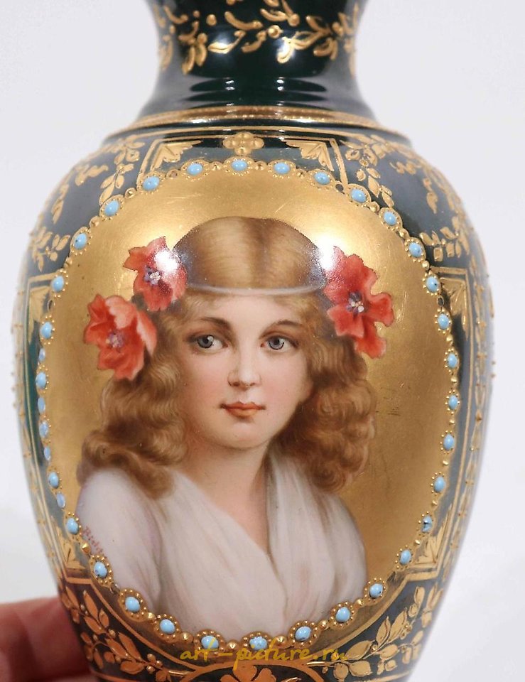 Royal Vienna , Фарфоровое кашпо Tiffany & Co. Private Stock с золотым украшением и голубой глазурью