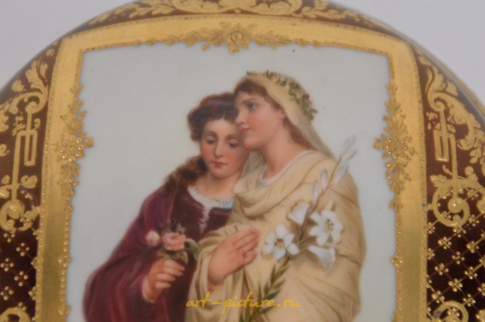 Royal Vienna Porcelain , ROYAL VIENNA PORCELAIN PORTRAIT PLATE in carved giltwood fra...