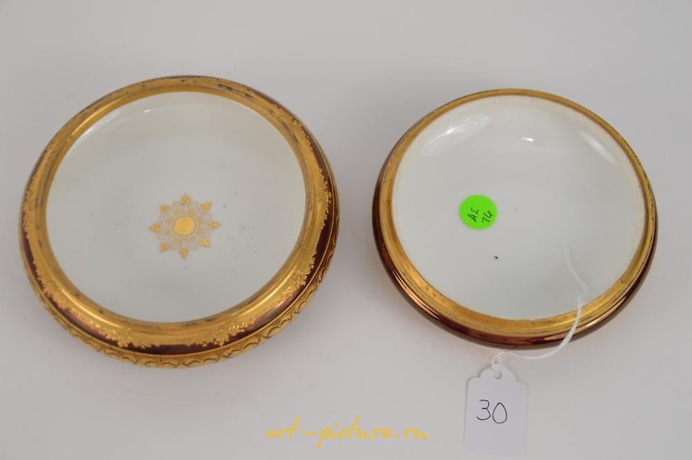 Royal Vienna Porcelain , ROYAL VIENNA PORCELAIN PORTRAIT PLATE in carved giltwood fra...