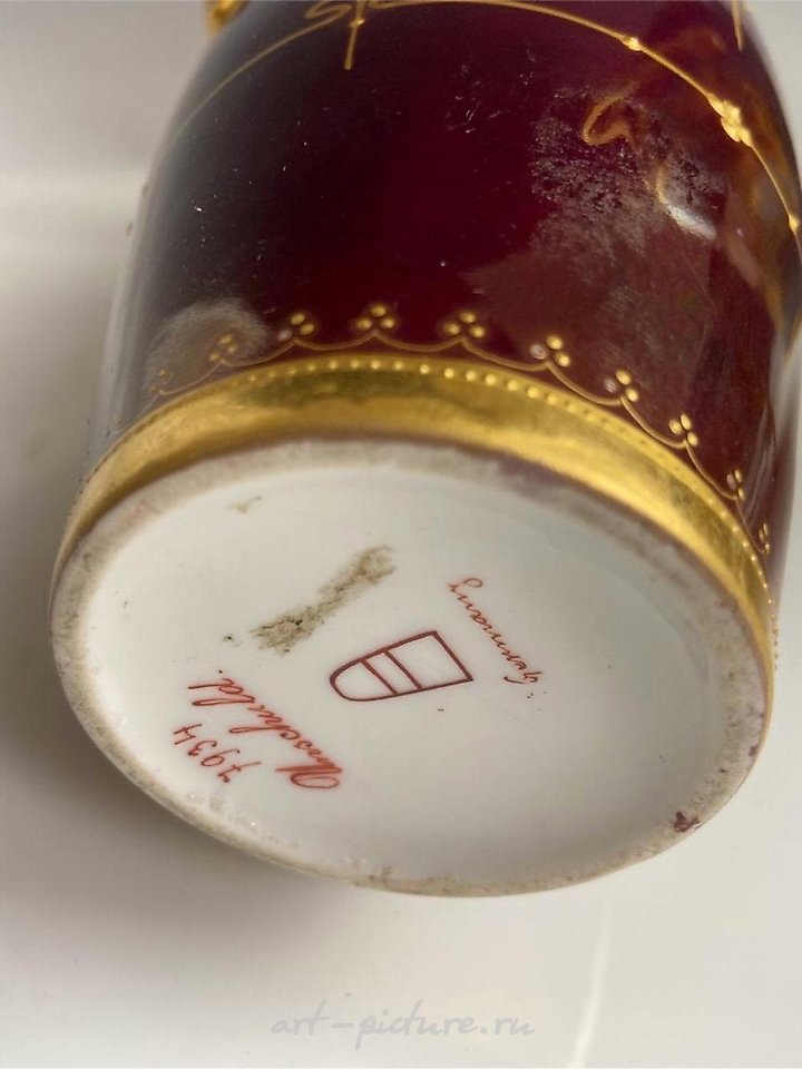 Royal Vienna Porcelain , A MAGNIFICENT ROYAL VIENNA PORTRAIT VASE