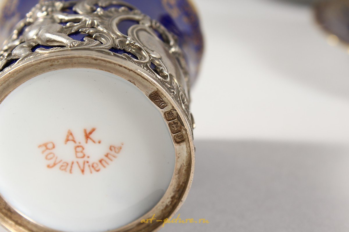 Royal Vienna , Королевский набор чашек и блюдец венского стиля с позолоченными узорами