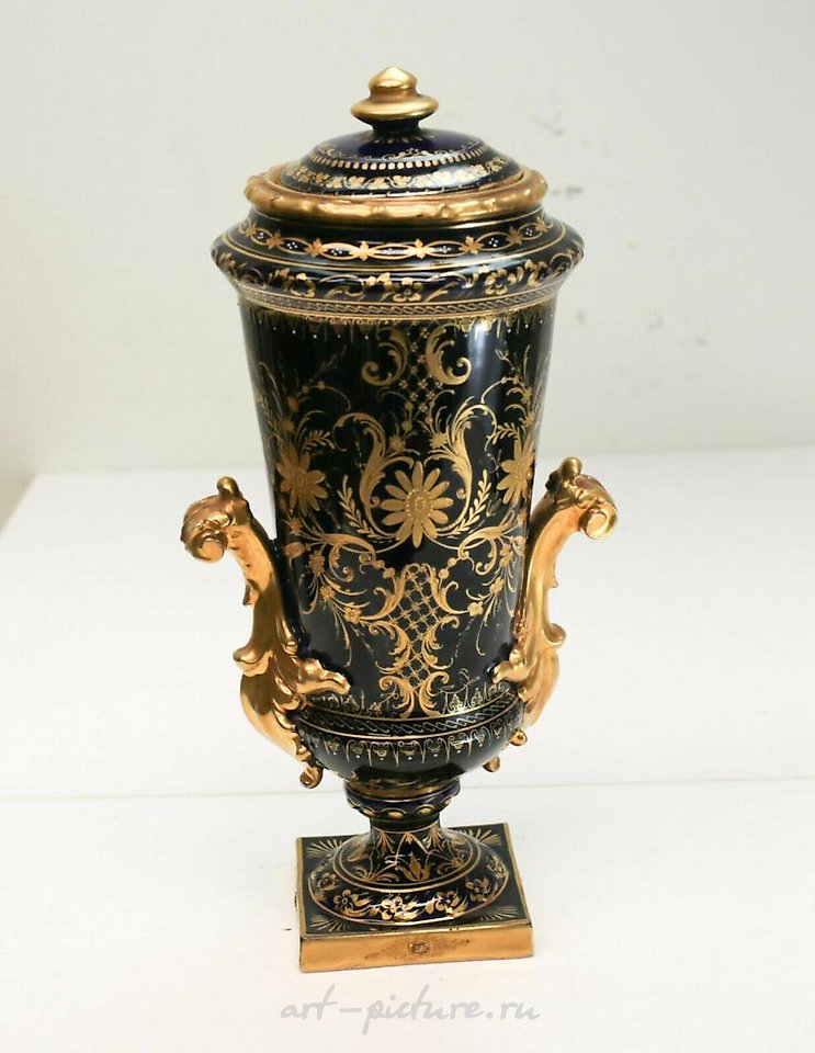 Royal Vienna Porcelain , Royal Vienna Hand Painted Porcelain Urn