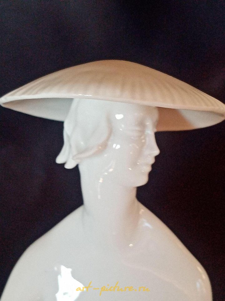 Royal Vienna , Фигура "Роял Вена" в стиле ар деко из фарфора