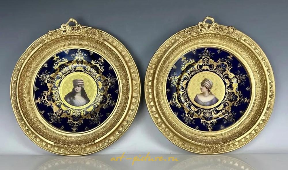 Royal Vienna Porcelain , A PAIR OF FRAMED ROYAL VIENNA STYLE PORTRAIT PLATES