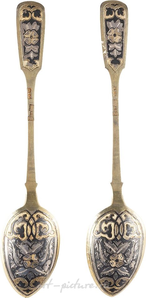 俄罗斯银 , 两个镀金和镀黑的银勺