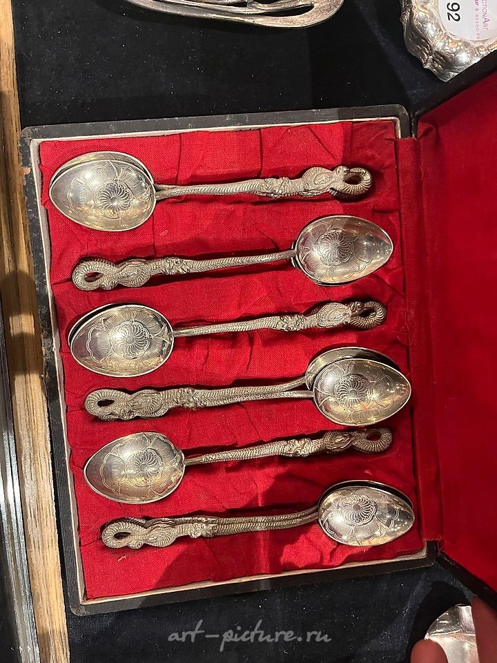 俄罗斯银 , 十二个带花纹的小银茶匙