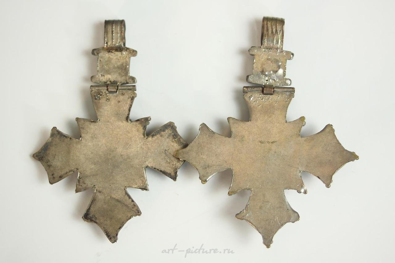 俄罗斯银 , 两个银制的十字架吊坠