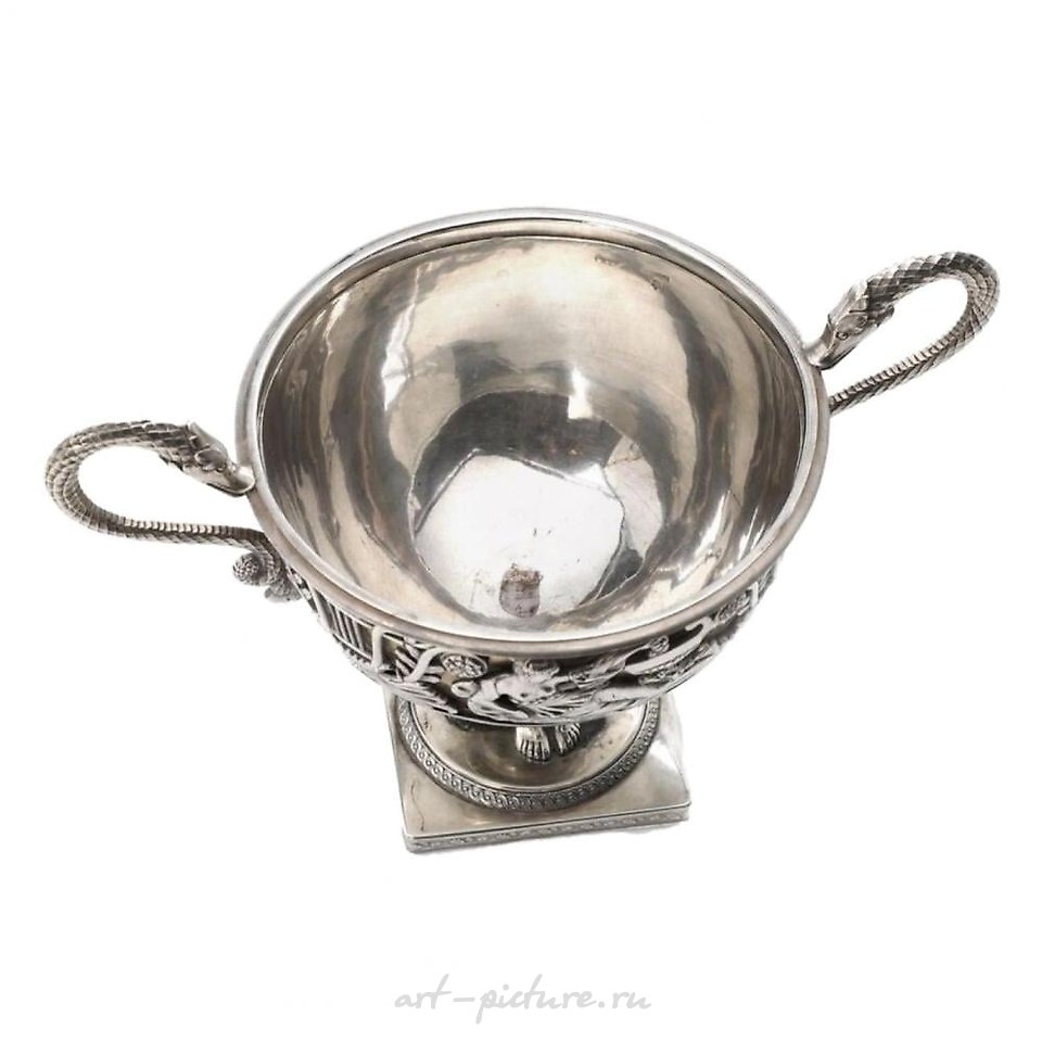 俄罗斯银 , 镀金的银糖盒，带盖子