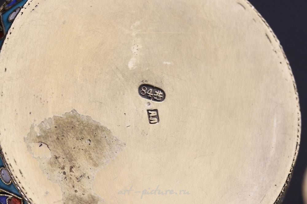 俄罗斯银 , 俄罗斯银制伏特加套装，带有六个琺瑯脚