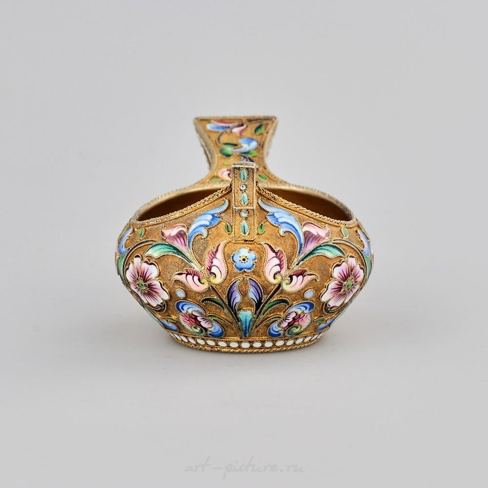 俄罗斯银 , 俄罗斯风格的装饰银制水桶。