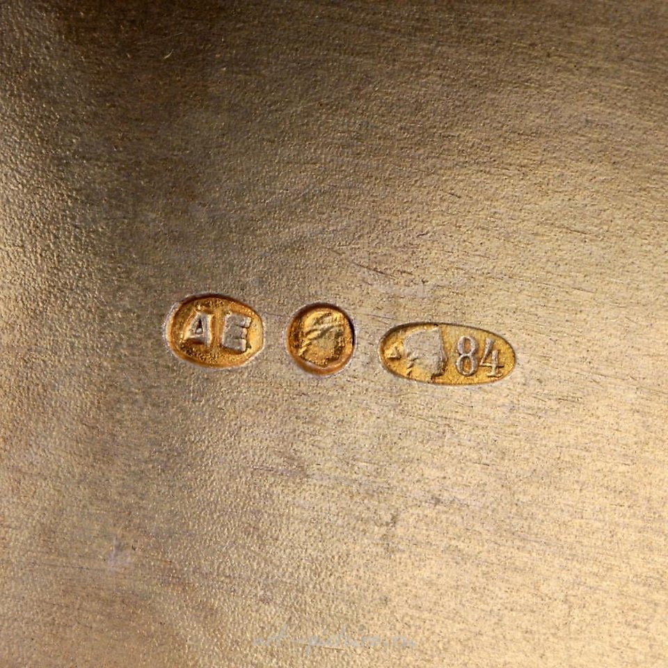 俄罗斯银 , 俄罗斯风格的装饰银制水桶。