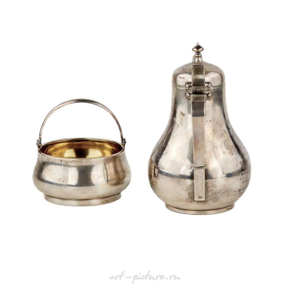 俄罗斯银 , 奥夫奇尼科夫的银茶壶和糖罐。