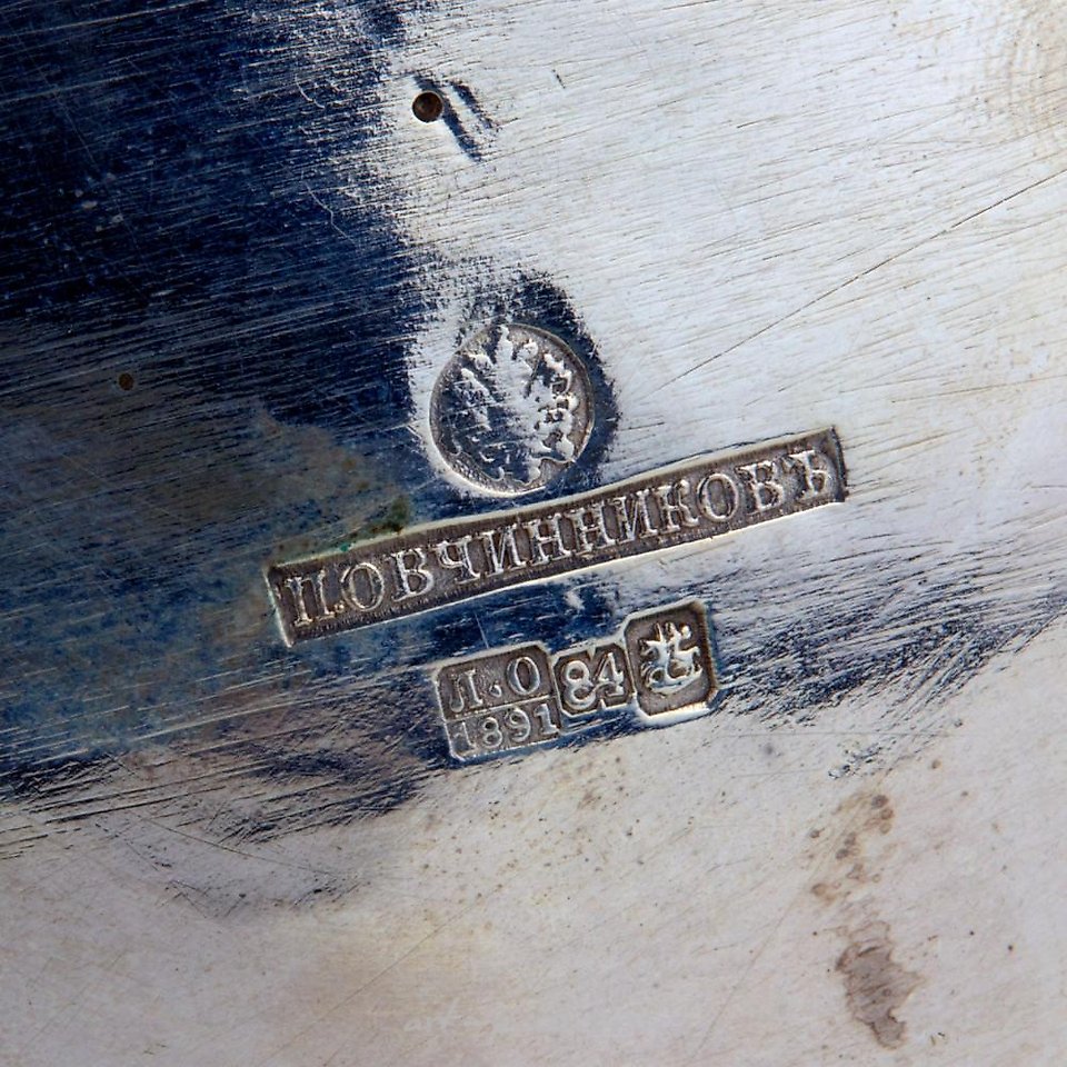 俄罗斯银 , 奥夫奇尼科夫的银茶壶和糖罐。