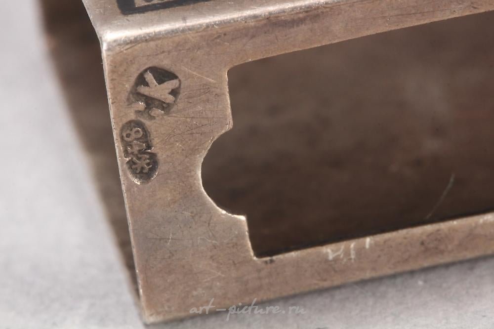 Русское серебро , Серебряная табакерка с позолотой