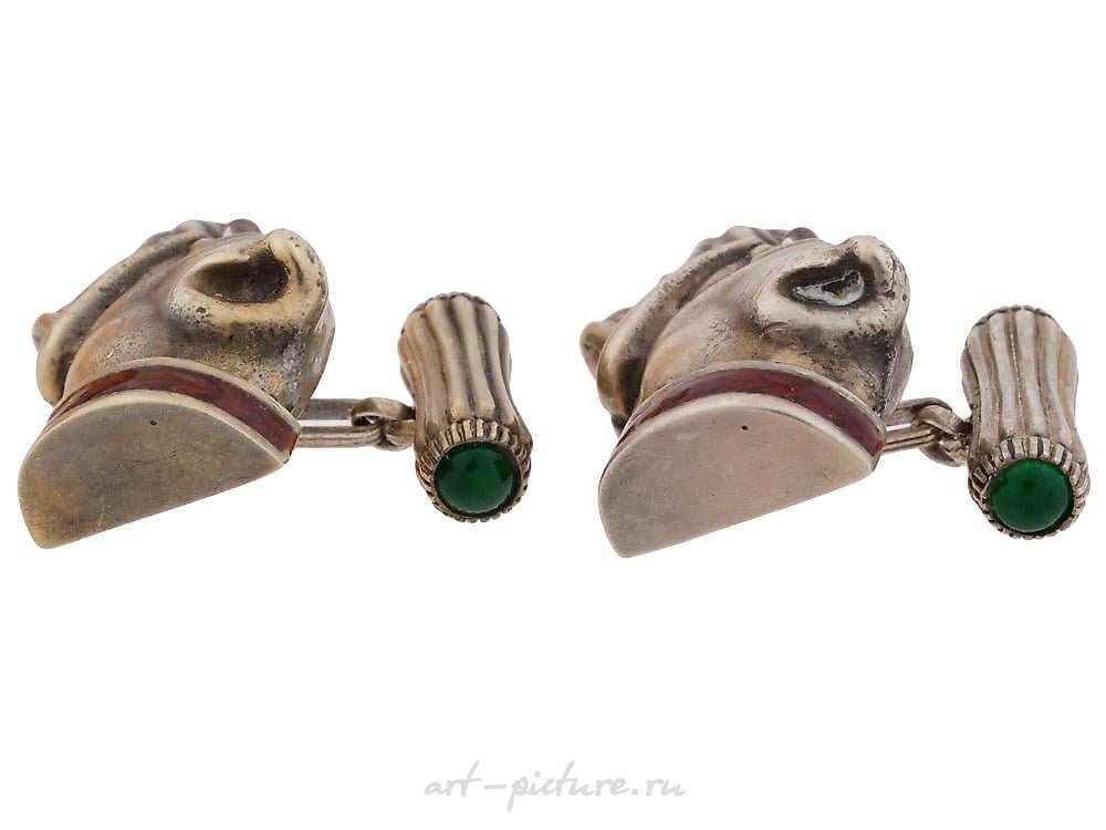 俄罗斯银 , 一对俄罗斯镀金银质袖扣，形状为斗牛犬的头部。