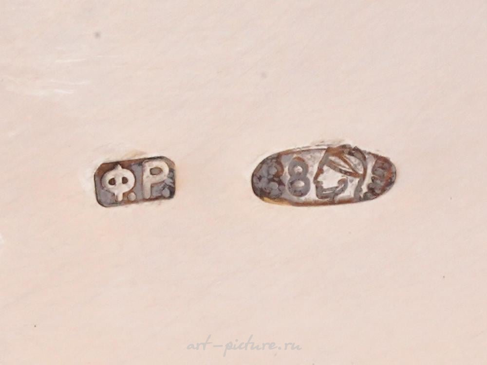 俄罗斯银 , 俄罗斯银制烟斗盒，带有可翻盖的盖子。