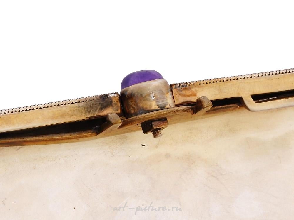 俄罗斯银 , 俄罗斯银制烟斗盒，带有可翻盖的盖子。