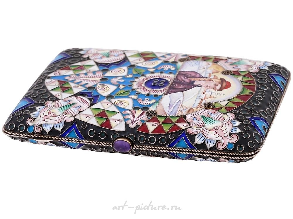 俄罗斯银 , 俄罗斯银制烟斗盒，带有可翻盖的盖子。