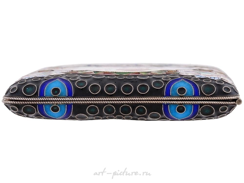 俄罗斯银 , 俄罗斯银制烟斗盒，带有可翻盖的盖子。