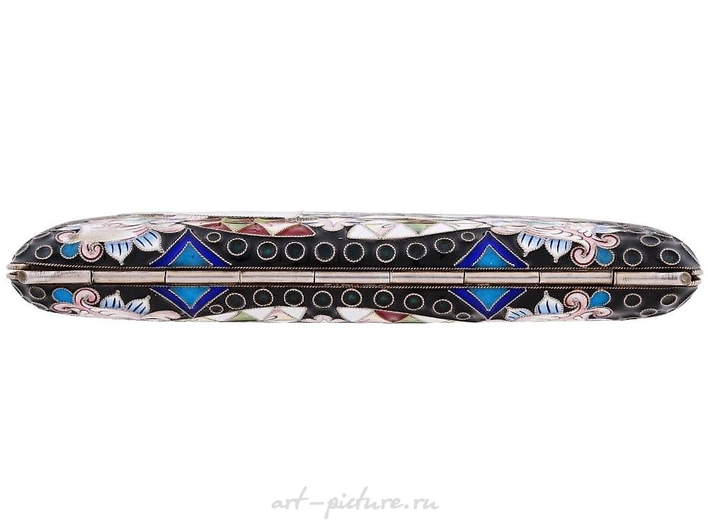 俄罗斯银 , 俄罗斯银制烟斗盒，带有可翻盖的盖子。