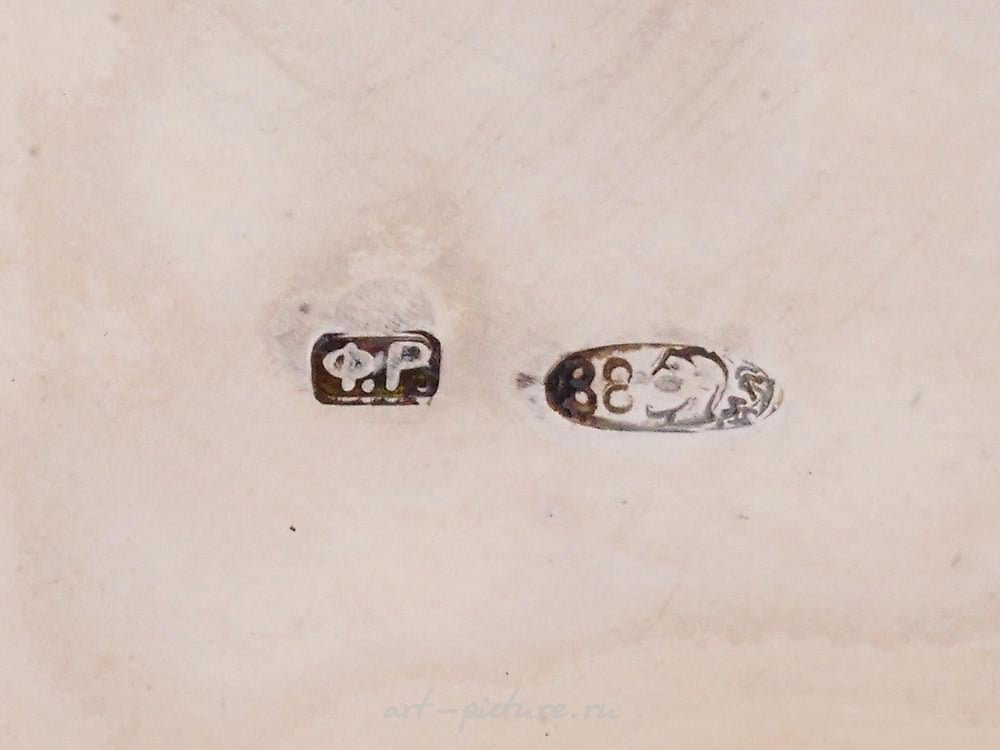 俄罗斯银 , 俄罗斯银制烟斗盒，带有可翻盖的盖子。