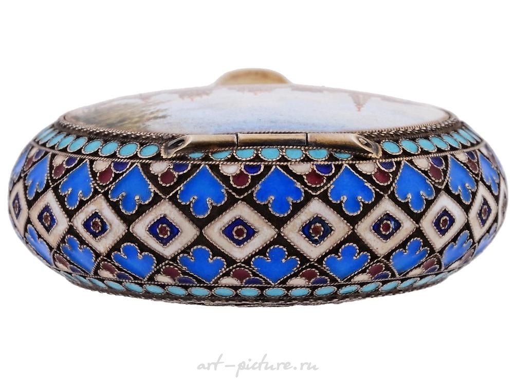 俄罗斯银 , 俄罗斯银制盒子或药盒，带有环形盖子。