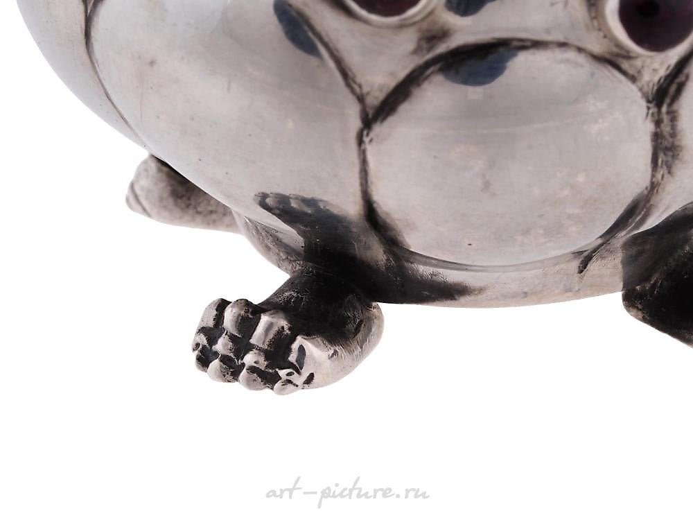 俄罗斯银 , 俄罗斯银碗，镶有蓝宝石的雕刻石头。