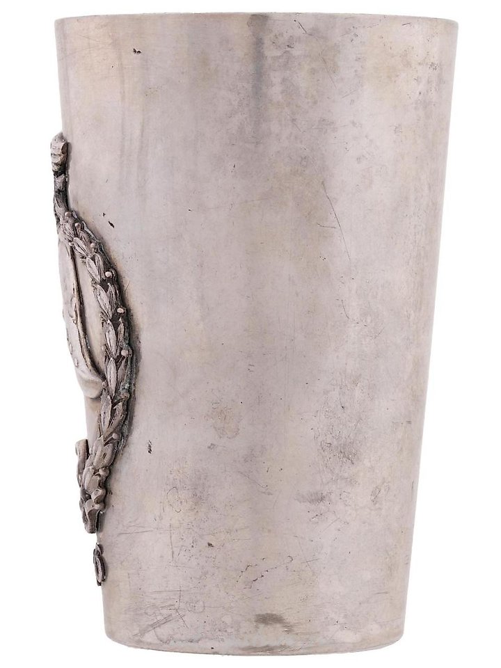 Русское серебро , Русская серебряная чаша с шлемом Императорской гвардии