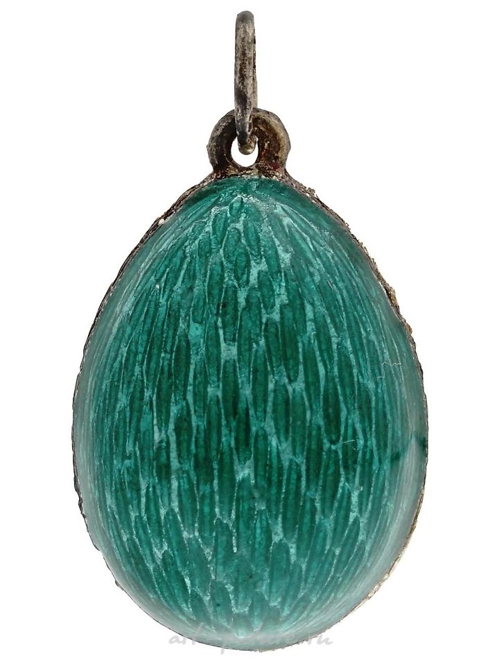 Русское серебро , Серебряная подвеска с позолотой и красной эмалью в форме яйца