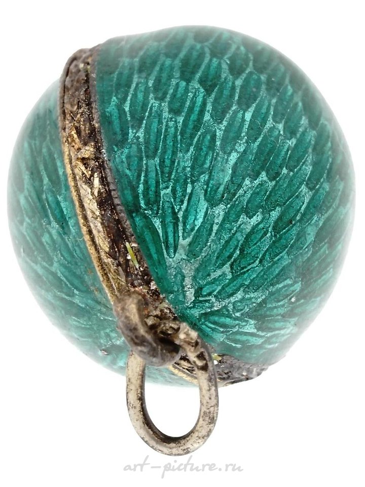 Русское серебро , Серебряная подвеска с позолотой и красной эмалью в форме яйца