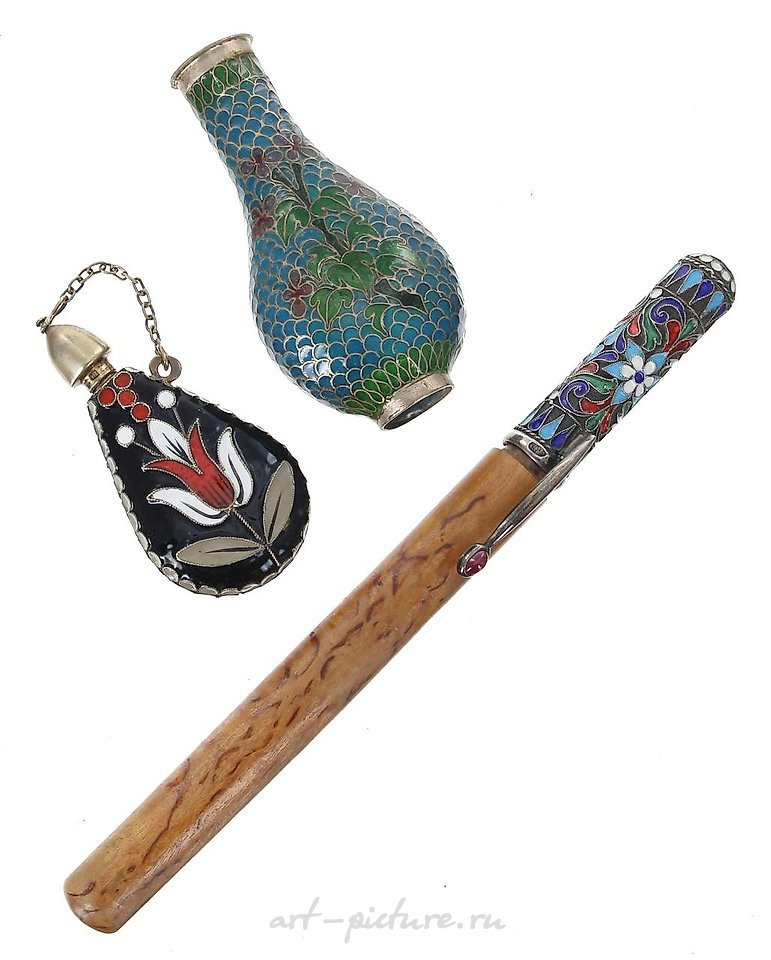 俄罗斯银 , 镀有俄罗斯银和隔层珐琅的香水瓶