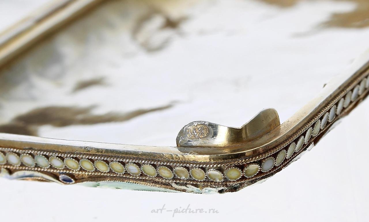 俄罗斯银 , 吸烟盒是一种迷人的俄罗斯银质和镀金制成的物品。