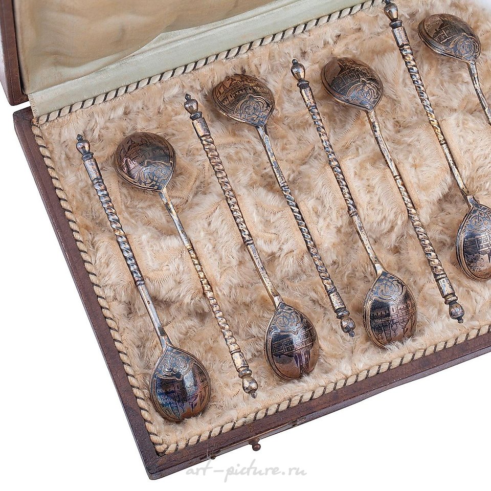 俄罗斯银 , 俄罗斯银质茶具套装（12件），镀金。