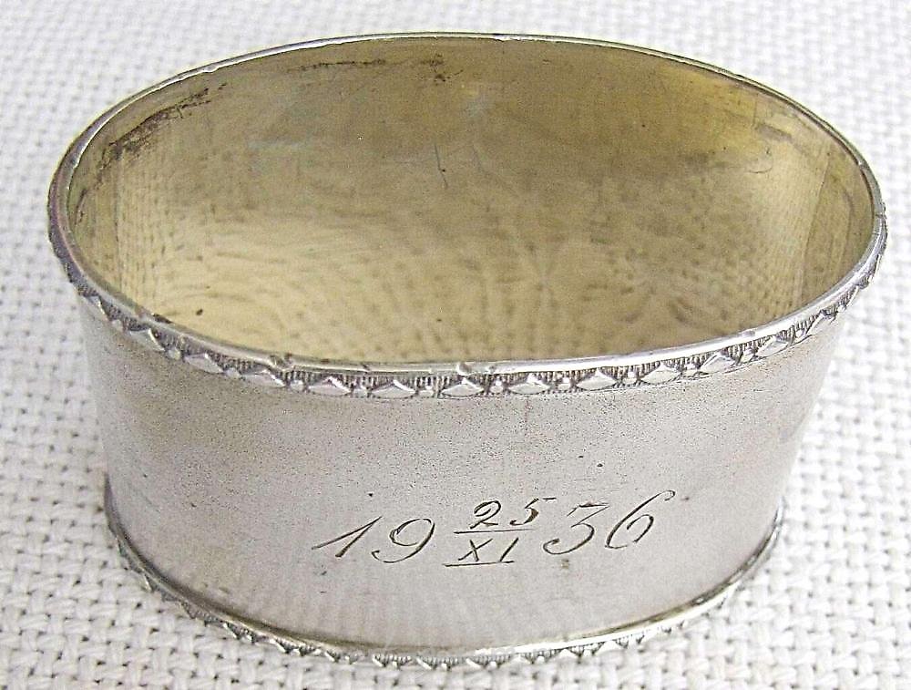 俄罗斯银 , 俄罗斯帝国。艺术新潮。雕刻银器，84纯度。椭圆形餐巾盒。