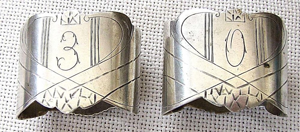 俄罗斯银 , 镀金银制餐巾环的一对椭圆形环