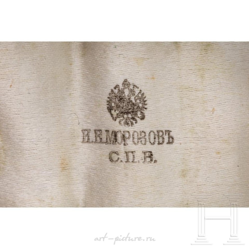 俄罗斯银 , 两个带勺子的盐瓶