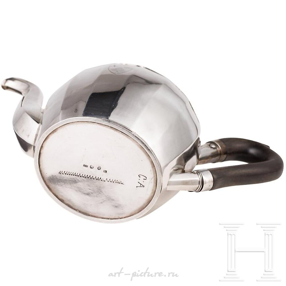 Русское серебро , Русский серебряный чайный набор из трех предметов. Включает чайник, сахарницу и молочник.