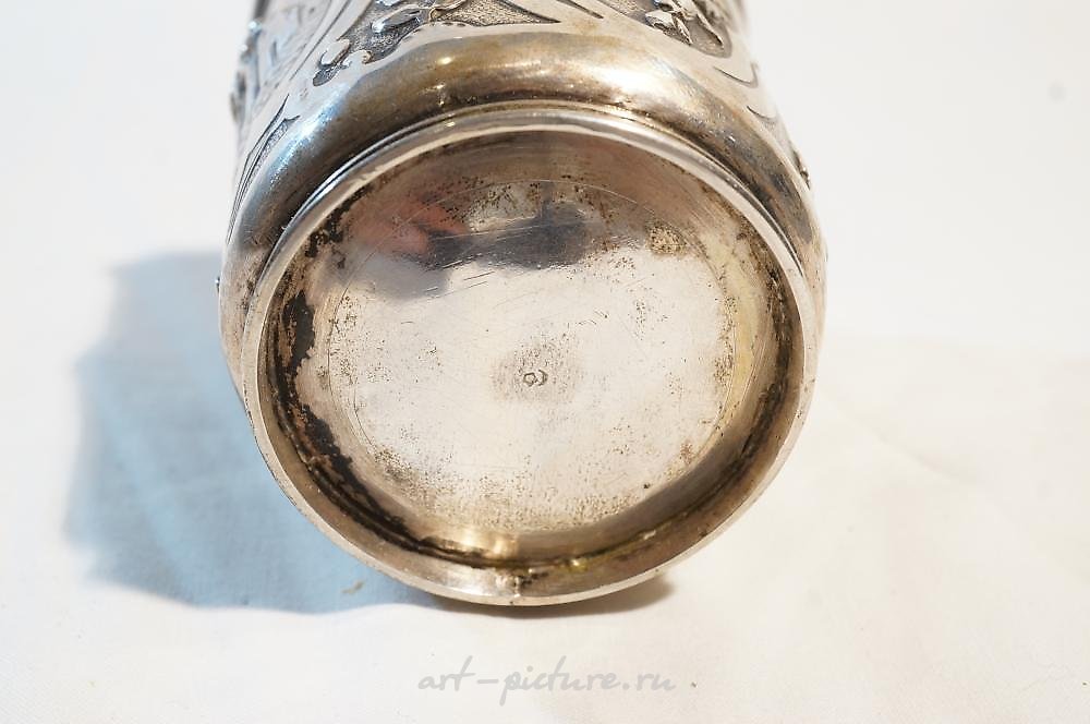 Русское серебро , Тяжелая рюмка, возможно, из русского серебра