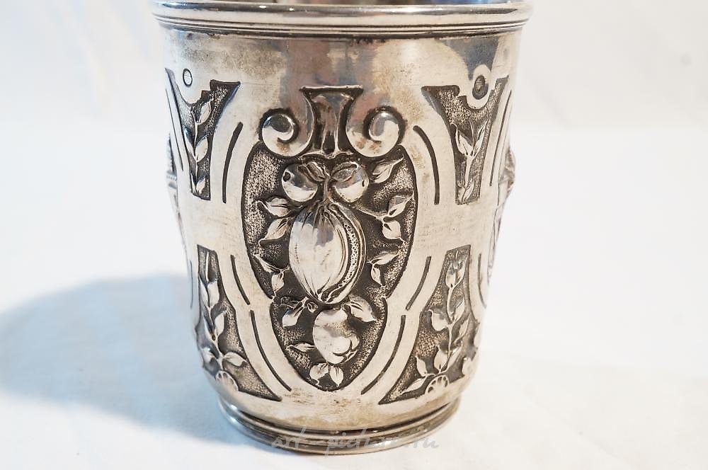 Русское серебро , Тяжелая рюмка, возможно, из русского серебра