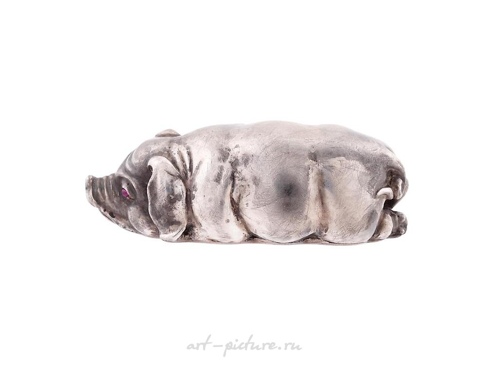 Русское серебро , Русская серебряная фигурка свиньи с рубиновыми глазами