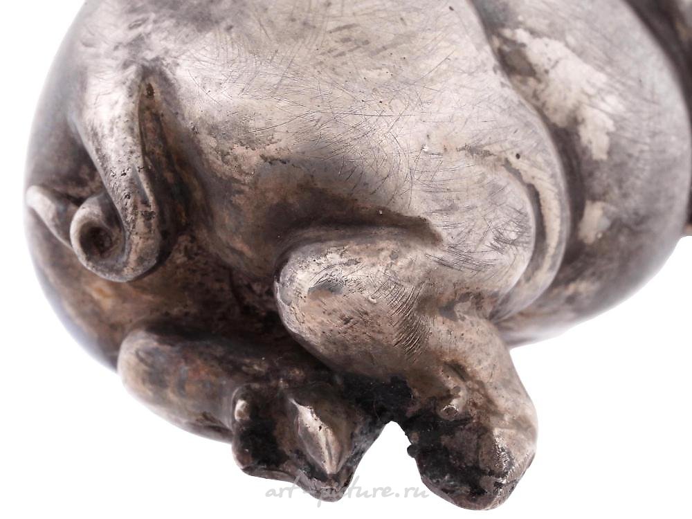 Русское серебро , Русская серебряная фигурка свиньи с рубиновыми глазами