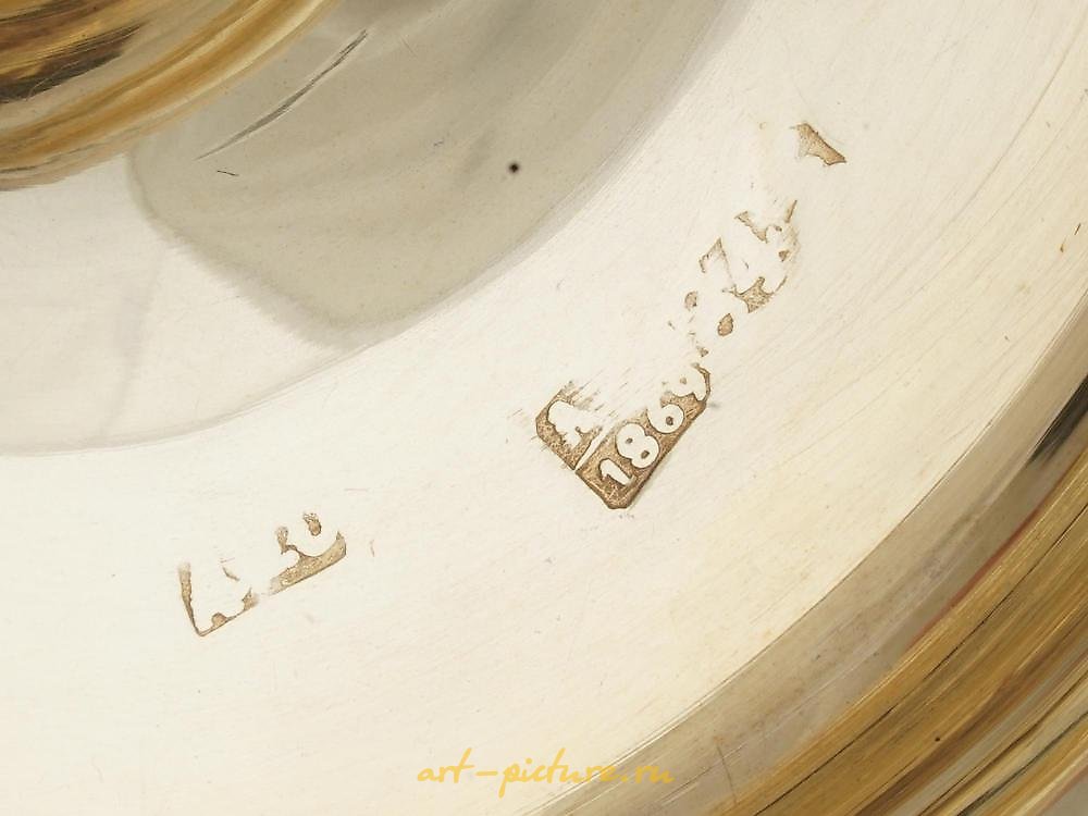 俄罗斯银 , 带折叠盖子的银脚俄罗斯皇家杯。