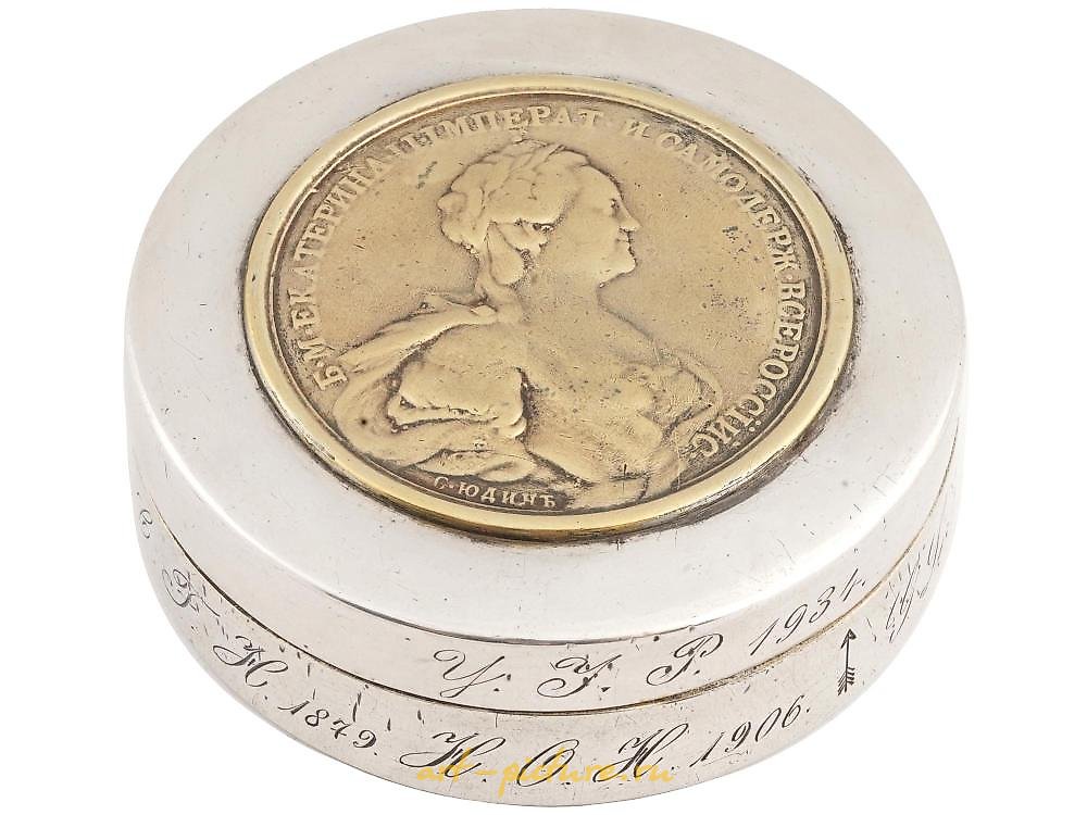 Russian silver , ANTIQUE RUSSIAN SILVER BOX WITH CATHERINE II MEDAL