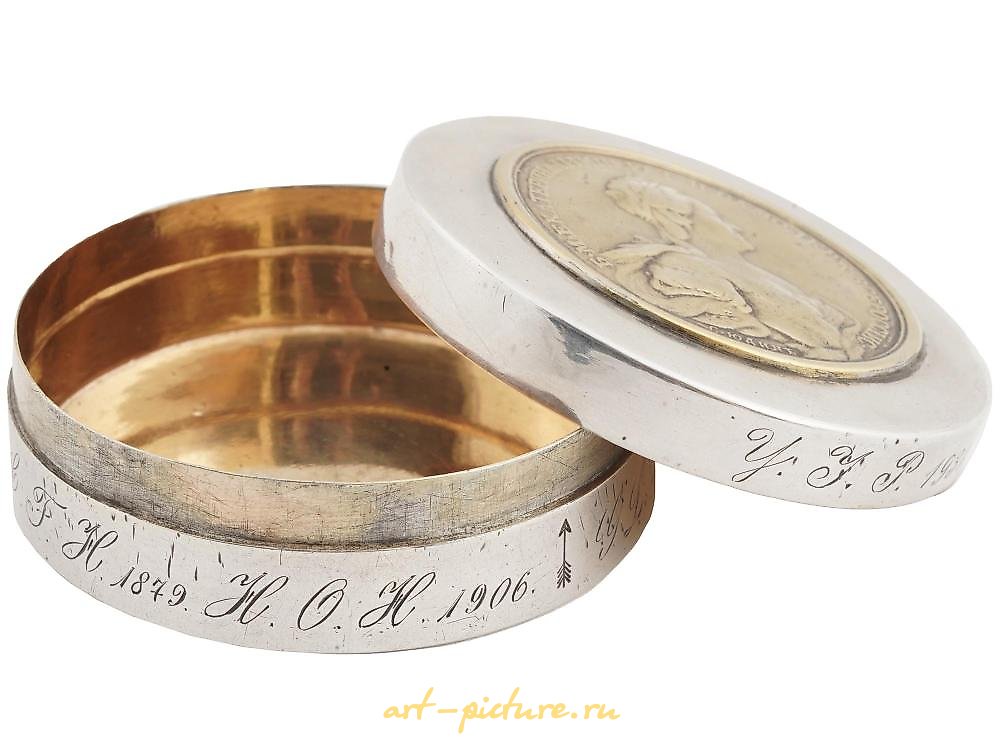 Russian silver , ANTIQUE RUSSIAN SILVER BOX WITH CATHERINE II MEDAL