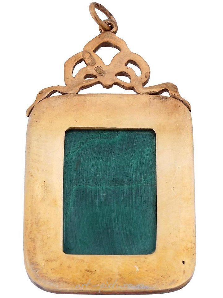 Русское серебро , Русская подвеска из серебра 88 пробы с позолотой, эмалью и резным малахитом